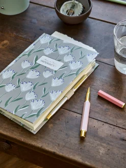 Notesbog med og pen