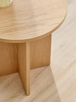 Rundt sidebord