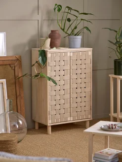 Skab med flettet design