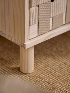 Skab med flettet design