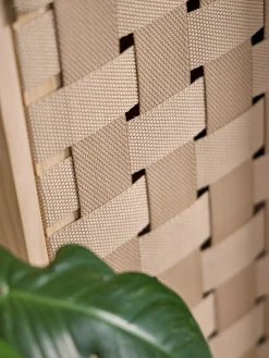 Skab med flettet design