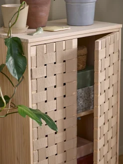 Skab med flettet design