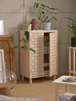 Skab med flettet design