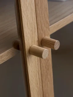 Træskab med glaslåger
